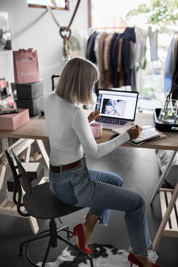 How To Look For A Fashion Job When You're Working Full ...