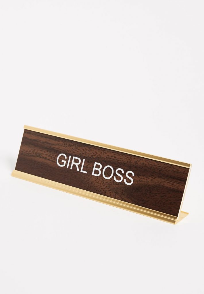 targhetta girl boss scrivania