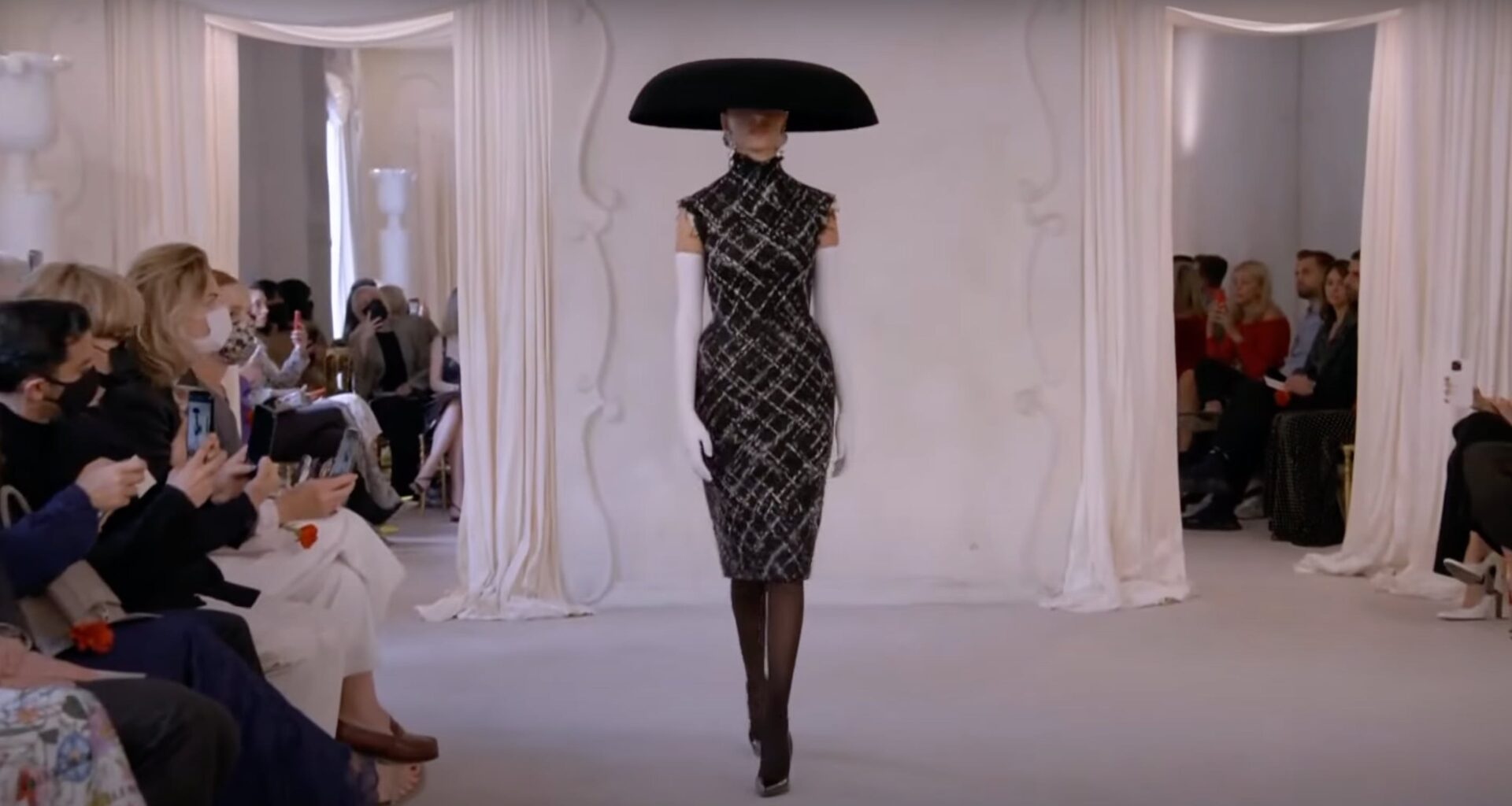 Elie Saab Haute Couture Fall Winter 2023 - 2024 Paris Fashion Week
