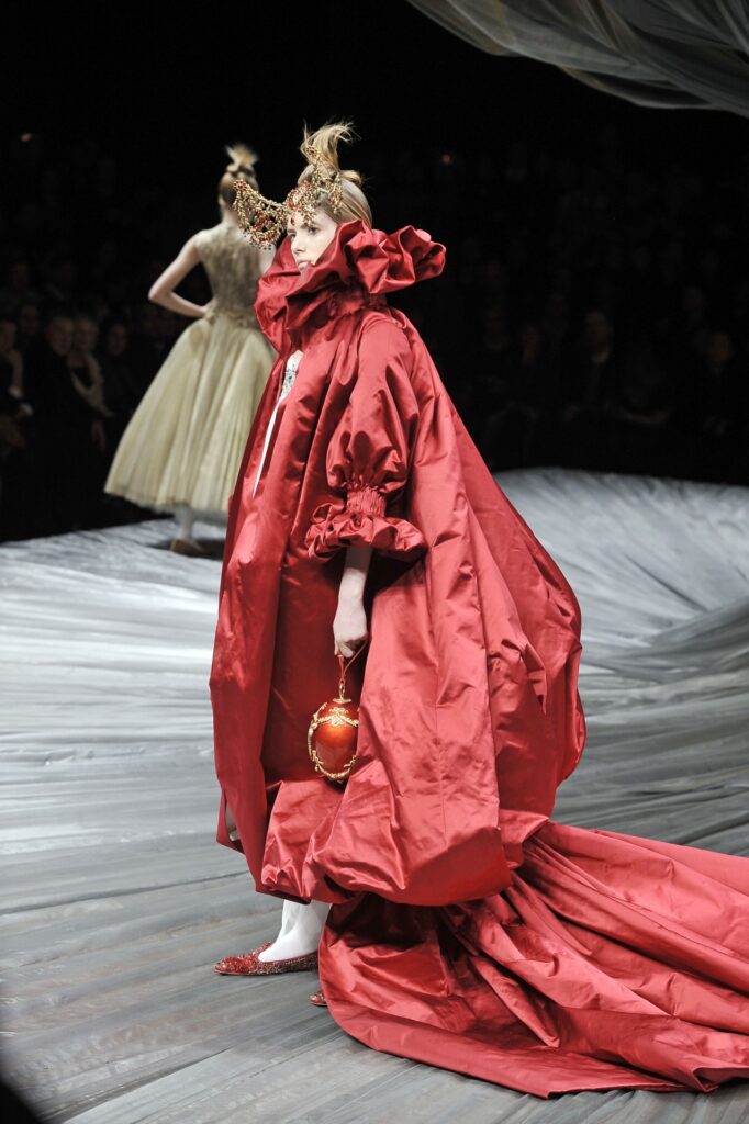The History Of Alexander McQueen - GLAM OBSERVER