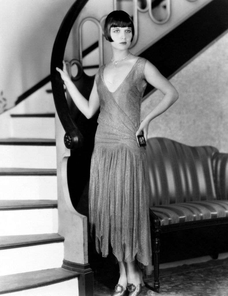 A Flapper Walks Into a Bar: The Iconic (and Fabulous) Woman of the 1920s —  The Exploress