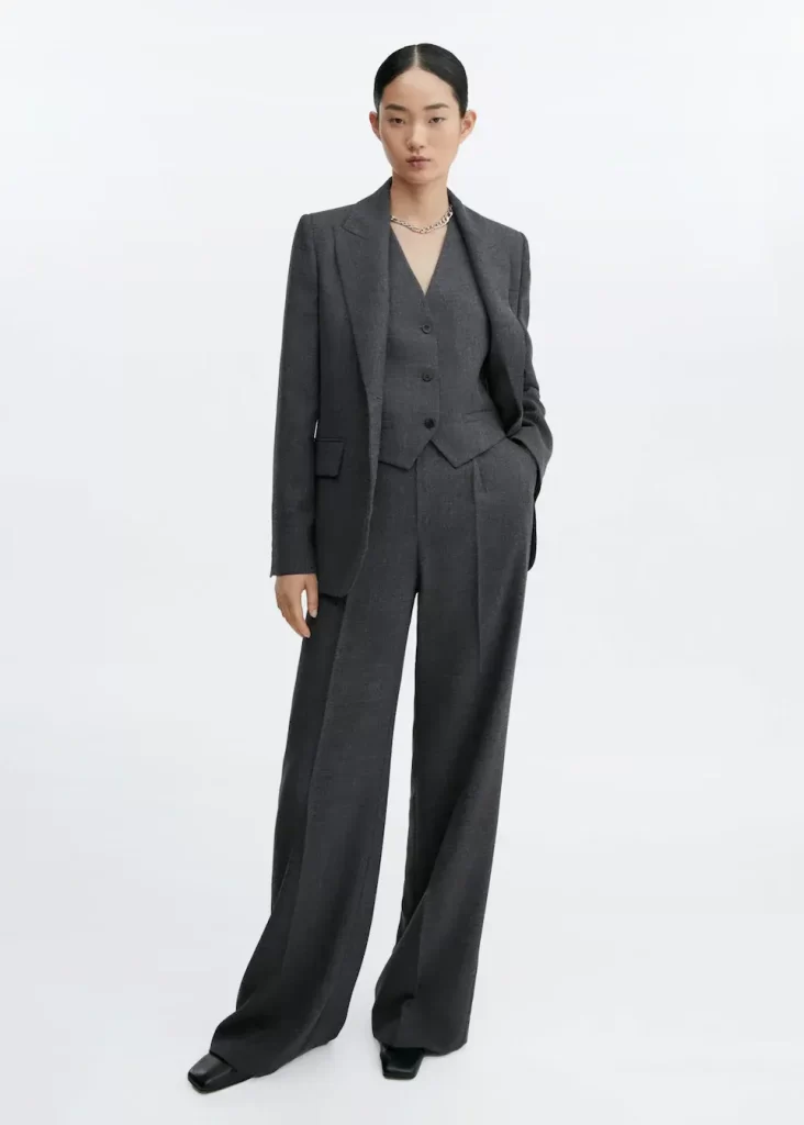 structured suit blazer one of the outfits to wear to a Fashion Job Interview