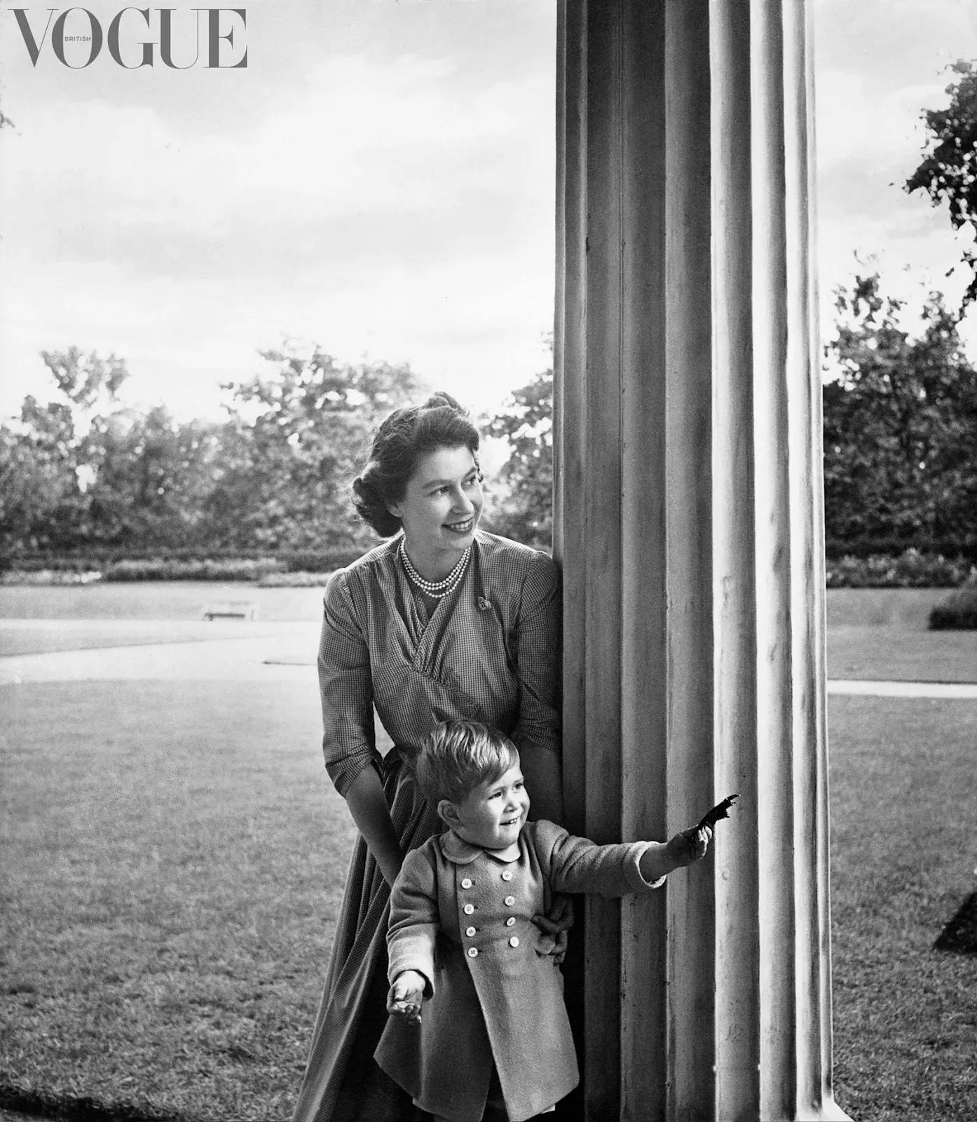 Famous Fashion Photographers You Need To Know by Glam Observer Blogger Giada Graziano: Cecil Beaton (1904 - 1980) photo of Queen Elizabeth on Vogue cover