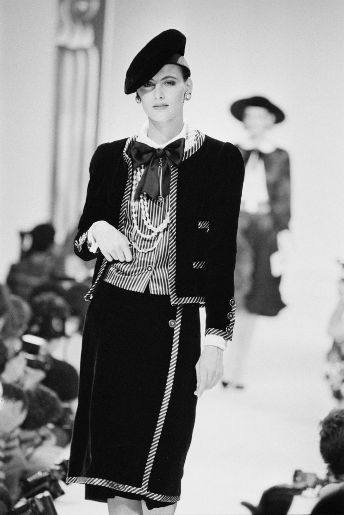 Glam Observer Blogger Giada Graziano shares The History Of The Maison Chanel - in photo: woman in runway