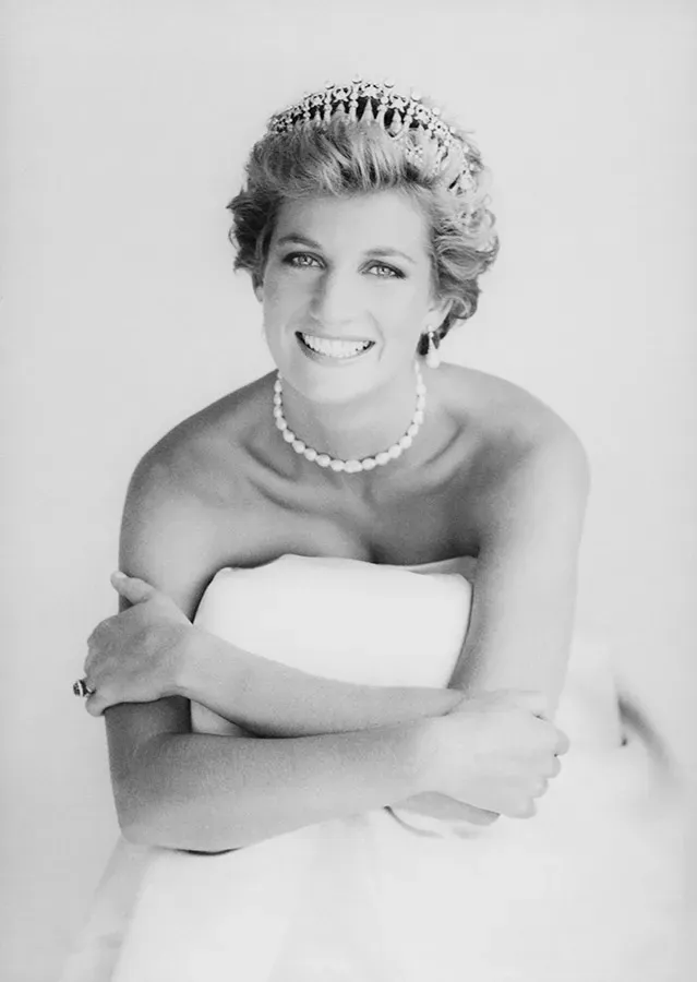 Glam Observer Blogger Giada Graziano: Patrick Demarchelier (1943-2022) black and white photo of Princess Diana